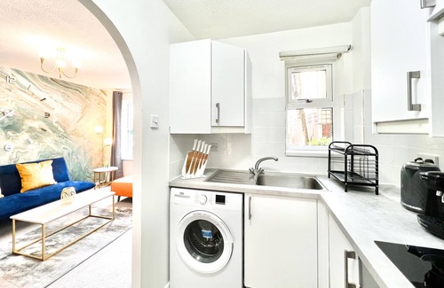 Bromley North Apartment | 3 Min walk to Bromley Bow Station Cozy 1-Bed Flat with Free Parking in London.