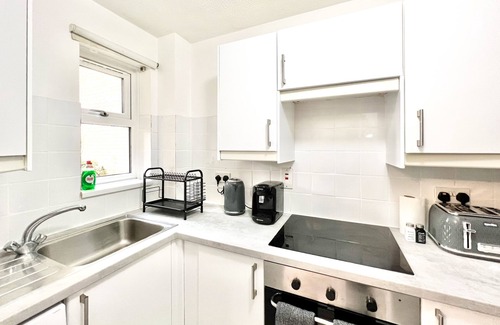 Bromley North Apartment | 3 Min walk to Bromley Bow Station Cozy 1-Bed Flat with Free Parking in London.
