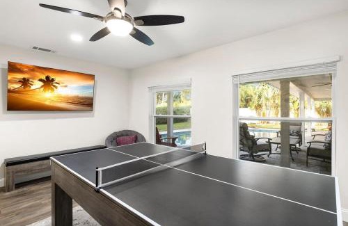 Harbor Bluffs House | 3 Mins to Beach Heated Pool Ping Pong Pool Table