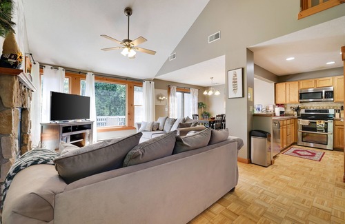 Tannersville House | 3 mins to Camelback Ski - Gorgeous Pocono House