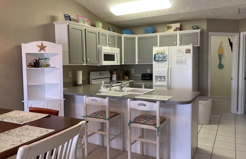 Surf City House | 3 Minute walk to beach on boardwalk no need to cross road.