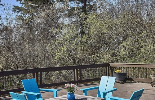 Rockaway Beach House | 3 minute walk to Beach! Dog and Family Friendly, Bright & Modern House