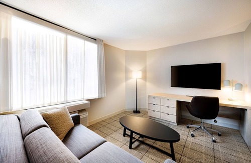 Exchange Place North Resort | 3 Modern Units! Pet-Friendly, Close to New Jersey Colgate Clock