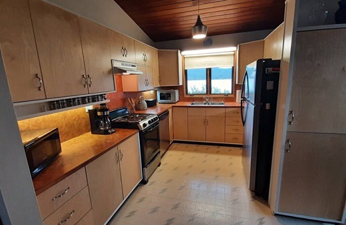 Sooke House | 3 month summer-fall booking, Waterfront - 3 bedrooms, 2 full bathrooms, sleeps 6