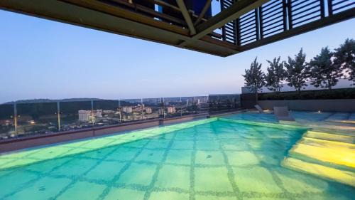 Sungai Penchala Apartment | 3 Mossaz with Skypool at Empire City by Light House