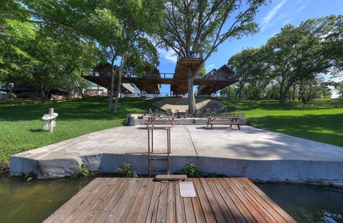 Center Point Cabin | #3 of 4 Treetop River Cabin: 6 guests +Kayaks+ Fishing+ Fire Pits=Family Fun!