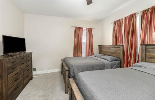 Corryville House | 3 or 4 Bdrm Home Near Univ of Cincinnati