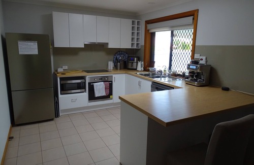 McLaren Vale House | 3 Pears on the Park; Breakfast Provisions 3 BRooms 2 bathroom house McLaren Vale