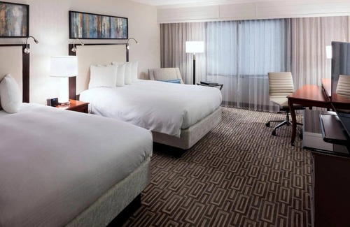 Fairfax Hotel | 3 Pet-Friendly Rooms Near Patriot Park North | Free Parking