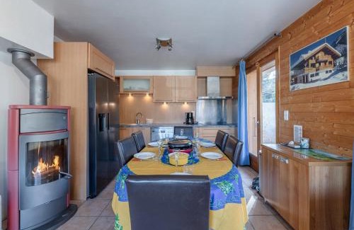 Morzine Apartment | 3 pièces à Morzine, centre, proche pistes, 3*, WiFi, balcon, parking, jacuzzi, animaux OK, 6 pers - FR-1-754-37