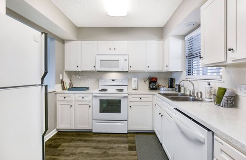 Table Rock Condo | 3 Pools, Year Round Indoor pool and Hot tub, Gorgeous and Fun/10th Tee, WALK IN