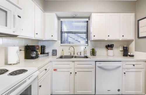 Table Rock Condo | 3 Pools, Year Round Indoor pool and Hot tub, Gorgeous and Fun/10th Tee, WALK IN