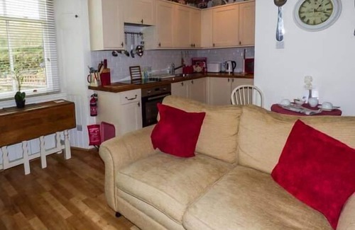 Jedburgh Apartment | 3 QUEEN MARYS BUILDINGS, with a garden in Jedburgh