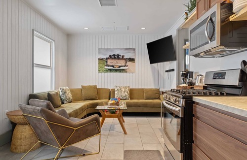 Stockton Hotel | 3 Resort Suites with kitchen + Event Space Access
