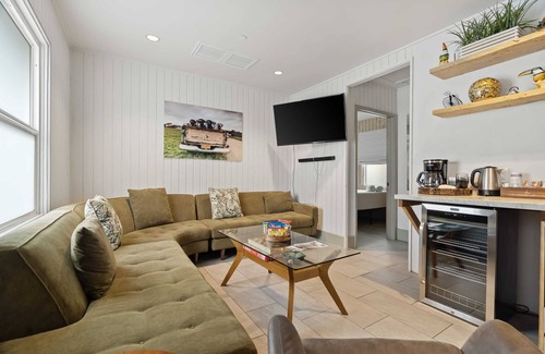 Stockton Hotel | 3 Resort Suites with kitchen + Event Space Access