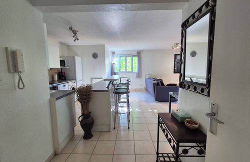 Antigone Apartment | 3 room air conditioned Antigone/Center with parking