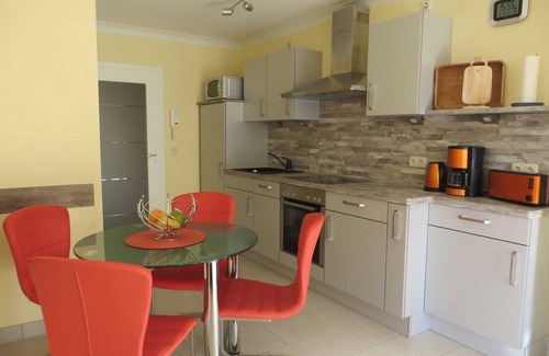 Borgerende Apartment | 3-room apartment up to 4 pers. + 1 infant up to 7 years - excl. App. Groyne, fireplace, Wi-Fi, 250m to the beach, Waschm.