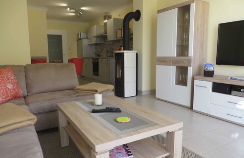 Borgerende Apartment | 3-room apartment up to 4 pers. + 1 infant up to 7 years - excl. App. Groyne, fireplace, Wi-Fi, 250m to the beach, Waschm.