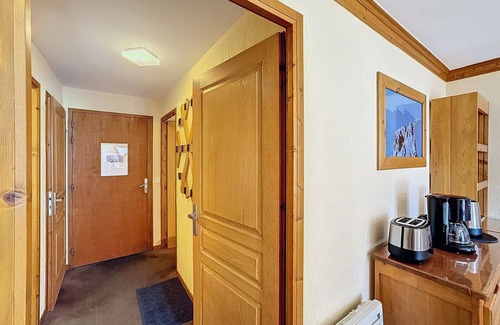 Les Bruyeres Apartment | 3-room apartment, 40m², south balcony, ski-in/out, 6 pers. Unforgettable alpine comfort