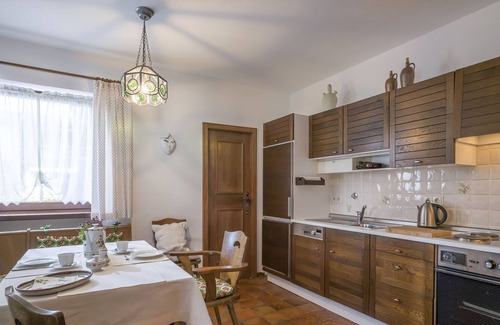Auerbach Apartment | 3-room apartment, 74 sqm, 2 bedrooms, tiled stove, terrace