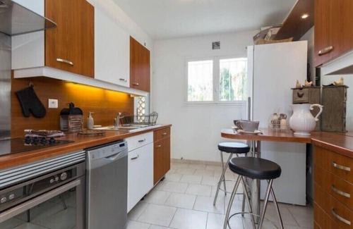 Vence Apartment | 3-room apartment of 80 m2 not overlooked in a small, good standing, quiet residence.