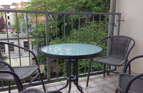 Altlindenau Apartment | 3-room apartment "Theater II", optimally located apartment in the Wilhelminian style house