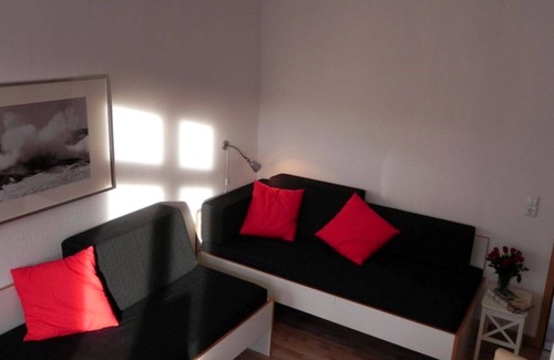 Altlindenau Apartment | 3-room apartment "Theater II", optimally located apartment in the Wilhelminian style house