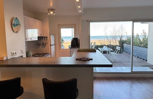 Port Guillaume Apartment | 3-room apartment with direct beach access and WiFi