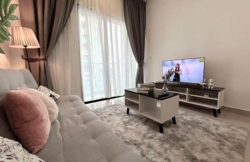 Kuala Lumpur Apartment | 3 Room Cozy Comfy 1-11 pax Old Klang Road 7 min to Midvalley