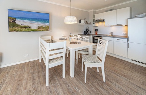 Wenningstedt-Braderup Apartment | 3-room vacation apartment with terrace - only 150 meters to the beach.