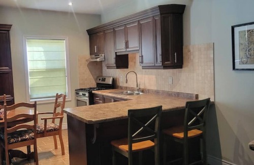 Hamilton House | 3 rooms at 150 Leinster : a home away from home