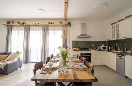 Kerem HaTeimanim Apartment | 3 Rooms Tel Aviv sea View Apartment