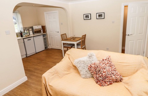 Lytham St. Anne's Cottage | 3 ROTHBURY PLACE, romantic in Lytham St. Annes