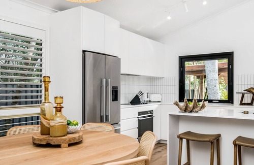 Belongil House | 3 Salty Sisters - Are you looking for the perfect Byron Bay beach getaway?