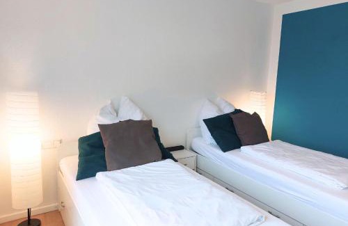Soflingen Apartment | 3 Schlafzimmer I Balkon I Tischkicker für 5 Personen nahe Uni & City Center