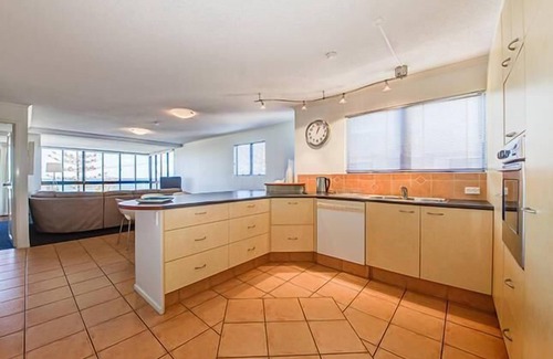 Alexandra Headland Apartment | 3 Shara - Opposite the Beach with ocean views - Alexandra Headland