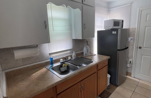 Warm Mineral Springs Cottage | #3 Small house walking distance to Warm Mineral Spring