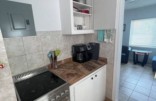 Warm Mineral Springs Cottage | #3 Small house walking distance to Warm Mineral Spring