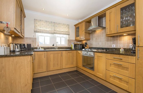 St Davids Cottage | 3 Stable Yard, Holiday Cottage St Davids, Sleeps 6, 3 bedrooms, bathrooms