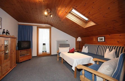 Mittenwald Apartment | 3-star apartment, quiet, central, family-friendly. Pets are welcome