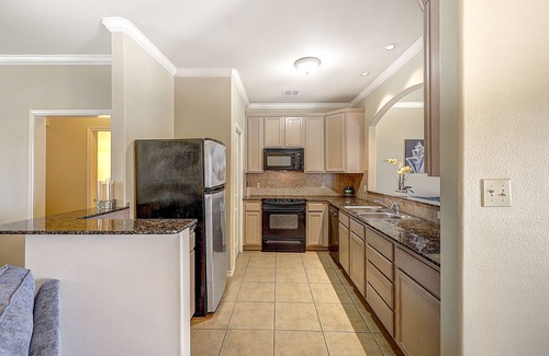 Corpus Christi House | 3-Story Dog-Friendly Townhouse w/Balconies, Washer/Dryer, Fast WiFi, Central A/C