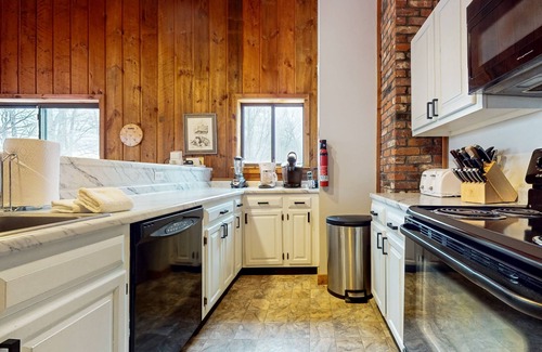 Ludlow House | 3-story dog-friendly home with private hot tub, firepit, grill, wood stove, EVC