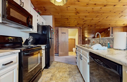 Ludlow House | 3-story dog-friendly home with private hot tub, firepit, grill, wood stove, EVC