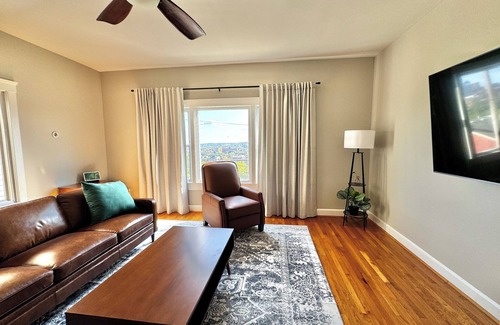 CUF House | 3-Story House with Rooftop Views in Cincinnati - AC, WiFi, 70" TV, & Smart TVs