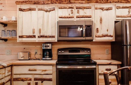 Millersburg Cabin | 3-Story Luxury Treehouse with Hot Tub - Sleeps 6