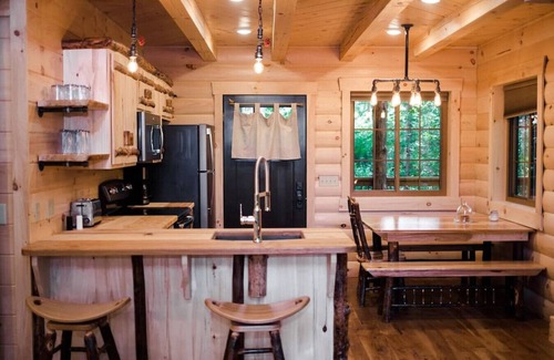 Millersburg Cabin | 3-Story Luxury Treehouse with Hot Tub - Sleeps 6
