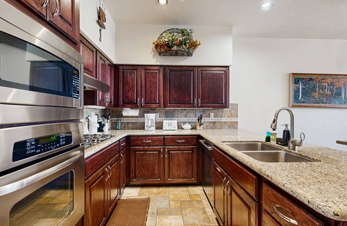 Deer Valley House | 3-story mtn-view townhouse with private hot tub, fireplace, grill, balcony, W/D
