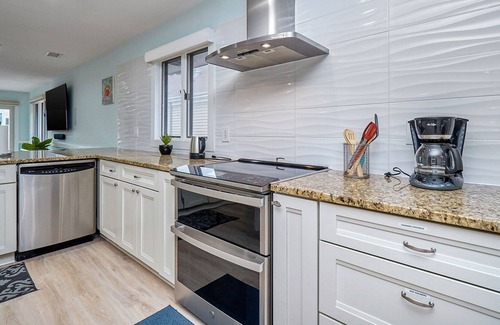 Northeast Virginia Beach House | 3 Story TownHouse Walking distance to the beach