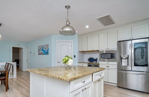 Northeast Virginia Beach House | 3 Story TownHouse Walking distance to the beach