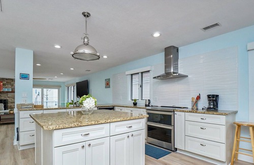 Northeast Virginia Beach House | 3 Story TownHouse Walking distance to the beach